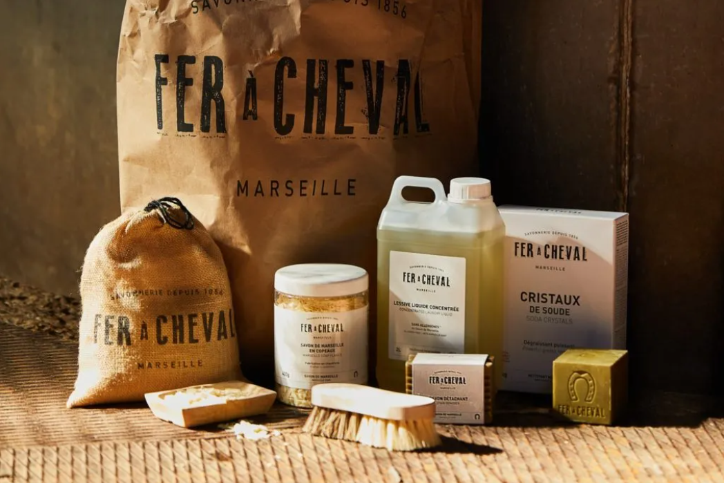 Fer à Cheval Coffret Monochromic - Savon Pur Olive et Porte-savon Cigale